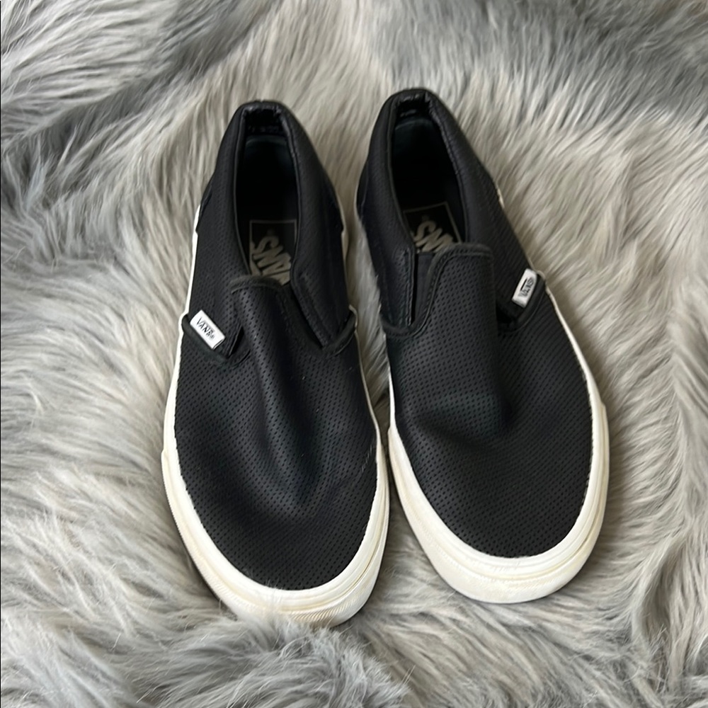 EUC Vans Black and White Slip-On Sneakers Woman's sz 8.5/Mens sz 7